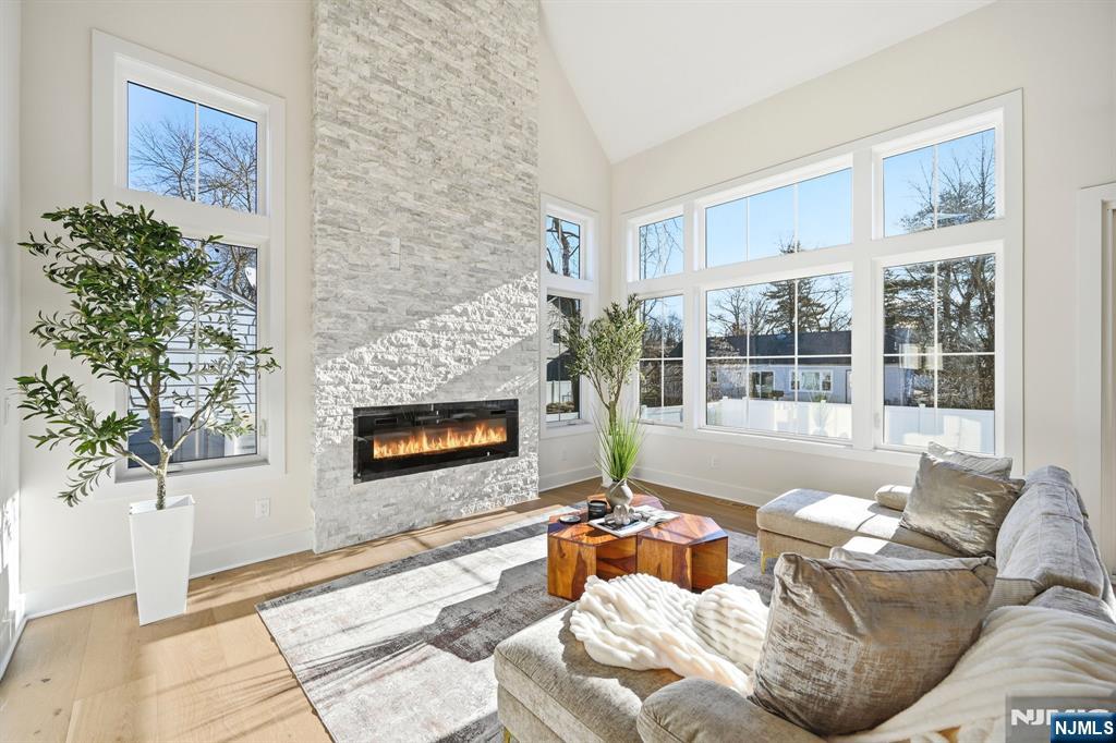 25 Claremont Avenue — photo 10
