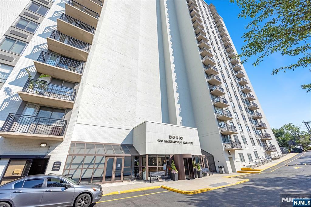 2nd image of 100 Manhattan Ave, Union City, NJ 07087