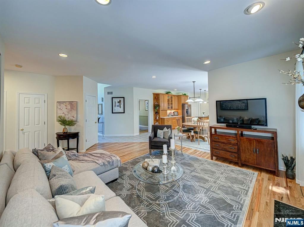 6 McCune Court — photo 15