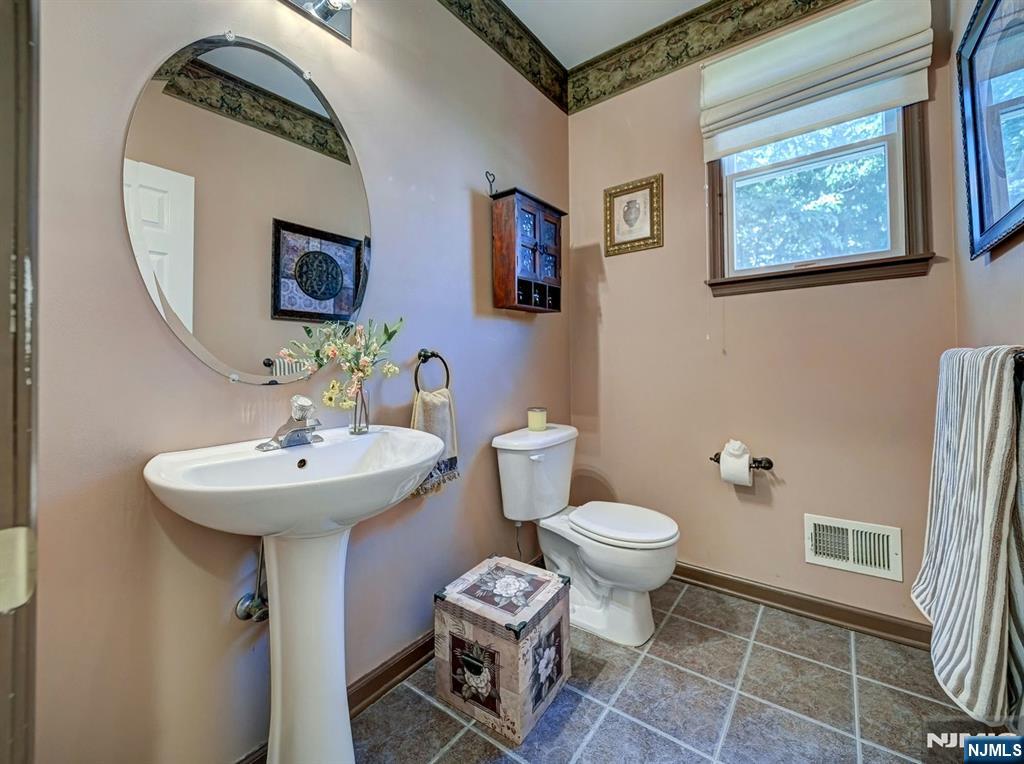 6 McCune Court — photo 24