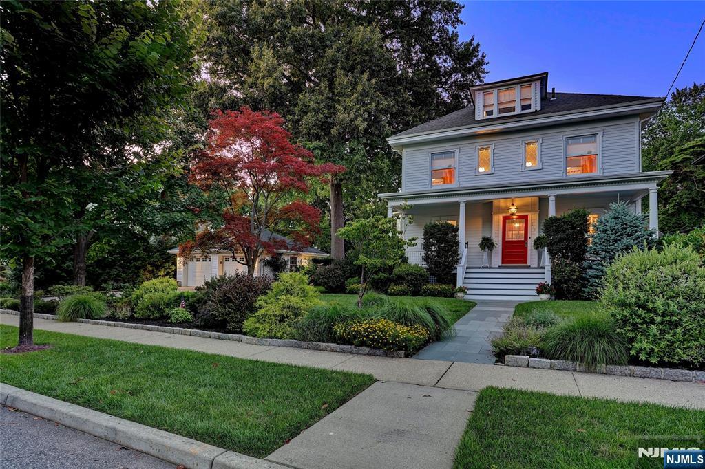 339 Highwood Avenue - Photo 2