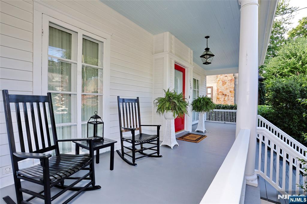 339 Highwood Avenue - Photo 5