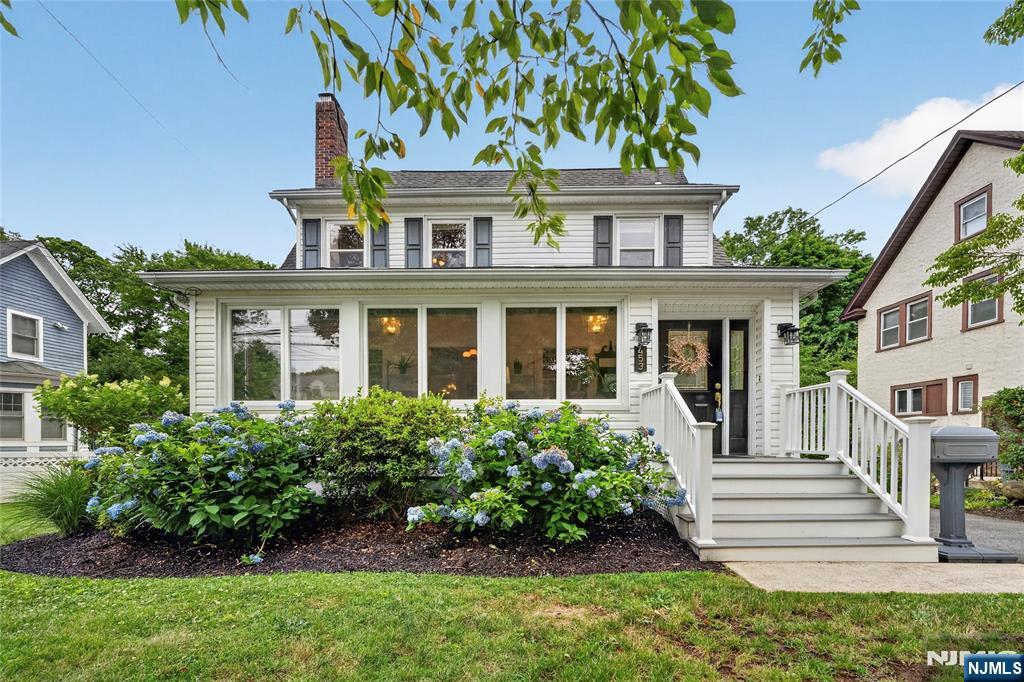 453 Maple Avenue - Photo 1