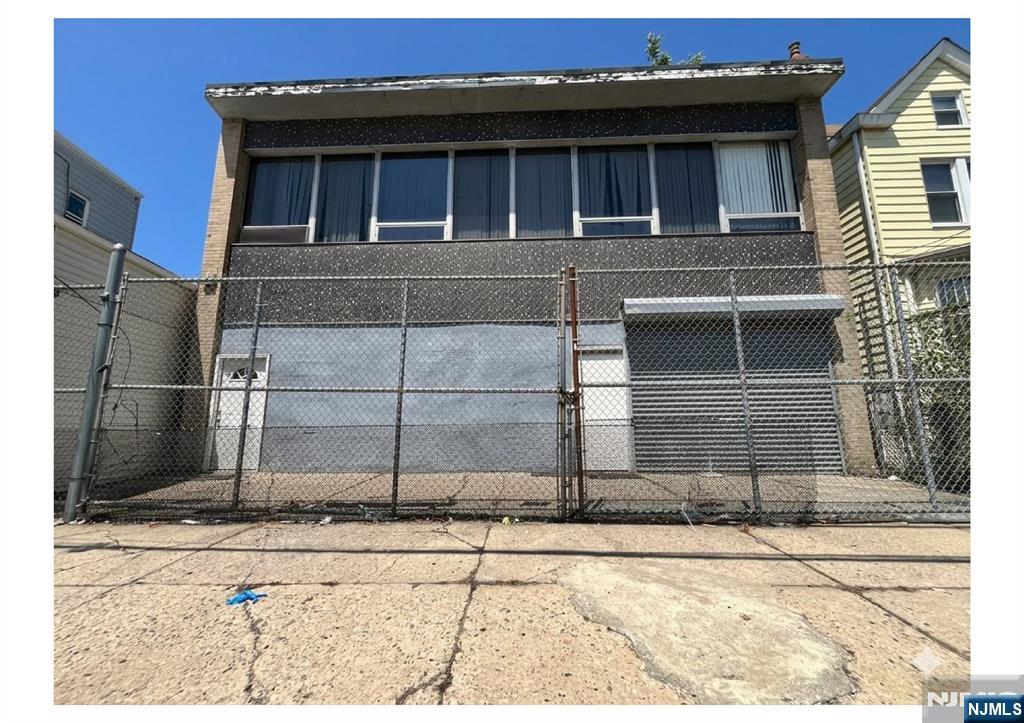 87 Maple Avenue - Photo 1