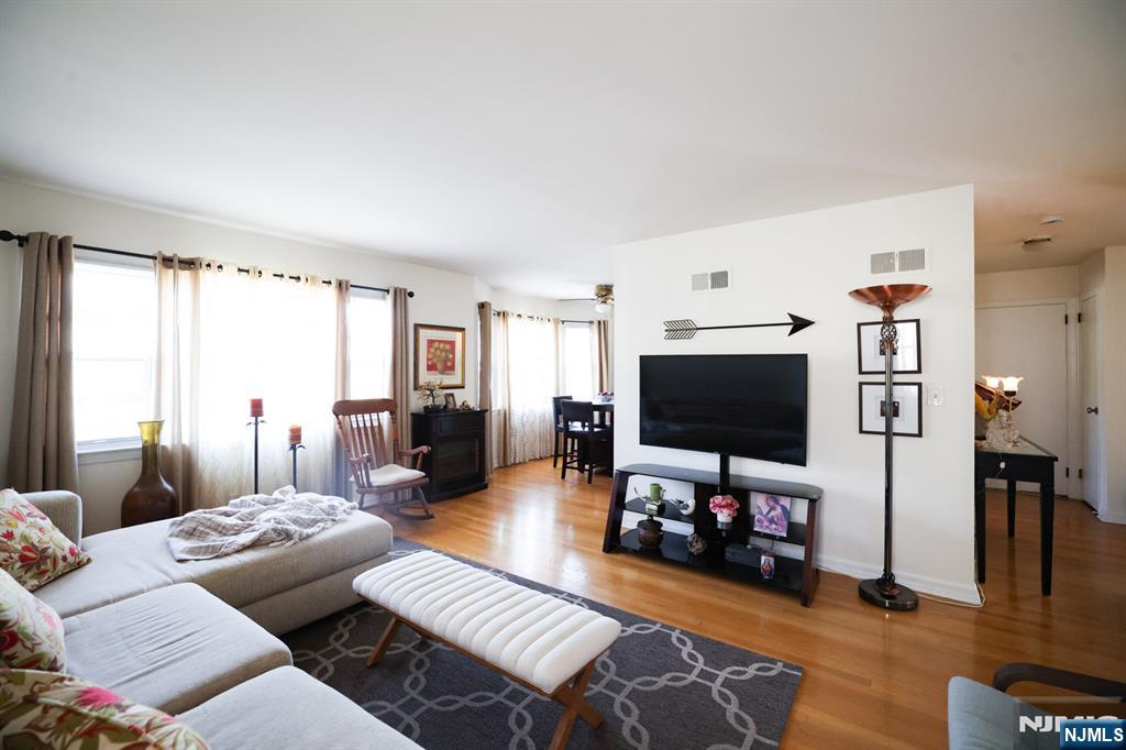 118 Diamond Bridge Avenue 1 - Photo 3