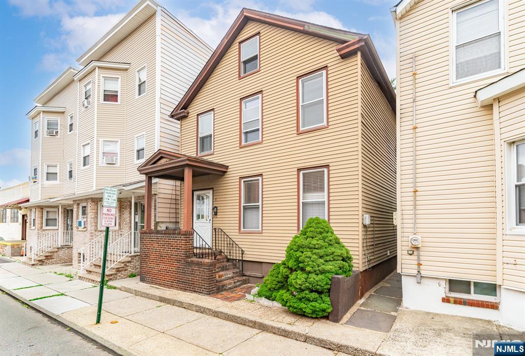 8 Lincoln Avenue - Photo 2