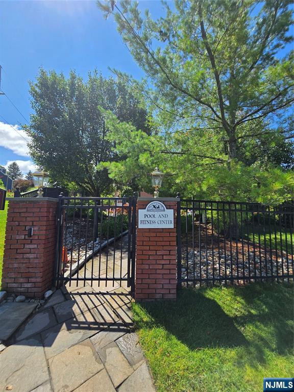 272 Cambridge Drive - Photo 3