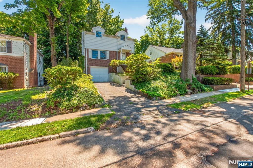 185 Reldyes Avenue - Photo 1