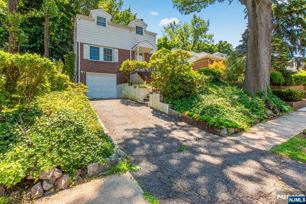 185 Reldyes Avenue - Photo 2