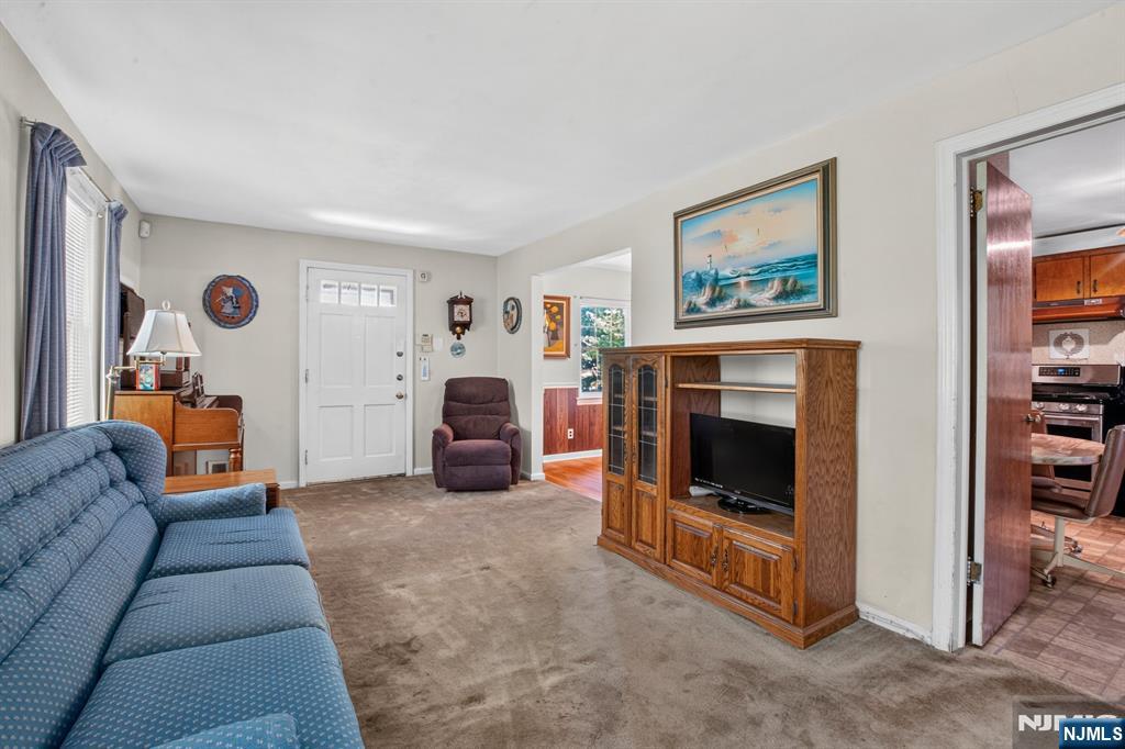 185 Reldyes Avenue - Photo 3