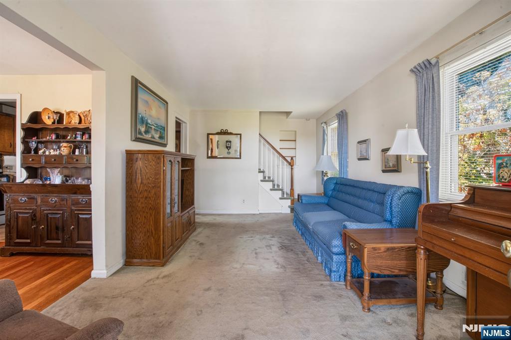 185 Reldyes Avenue - Photo 4