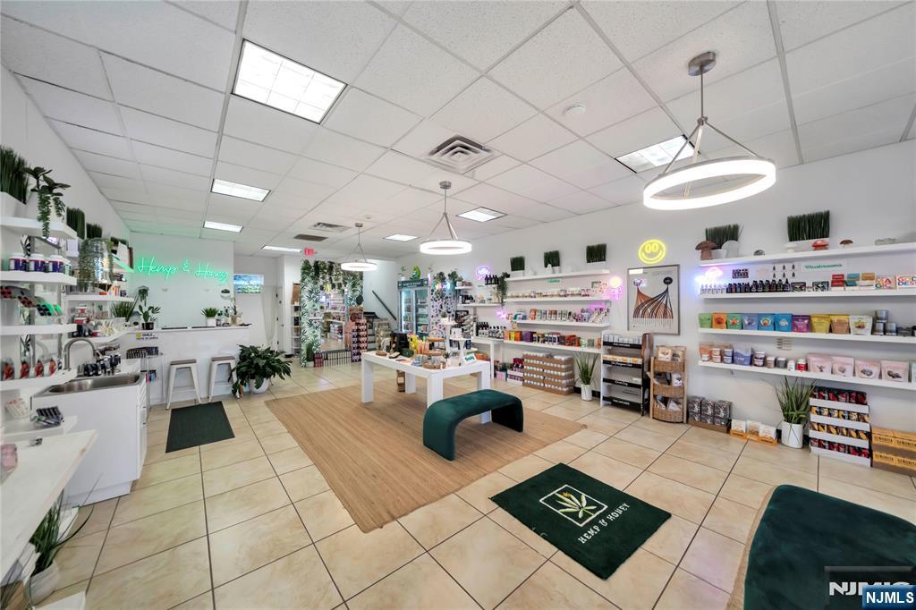 824 Broad Avenue 2 - Photo 2