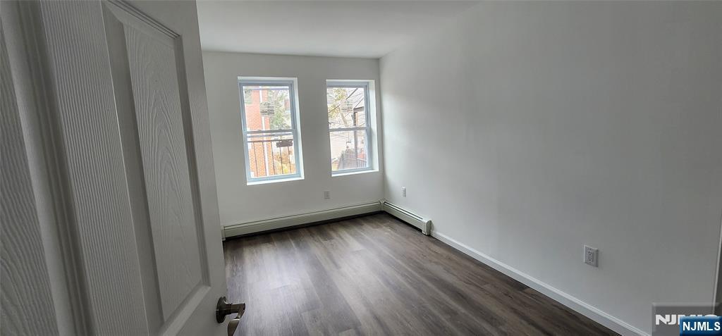 326 Broad Avenue - Photo 2