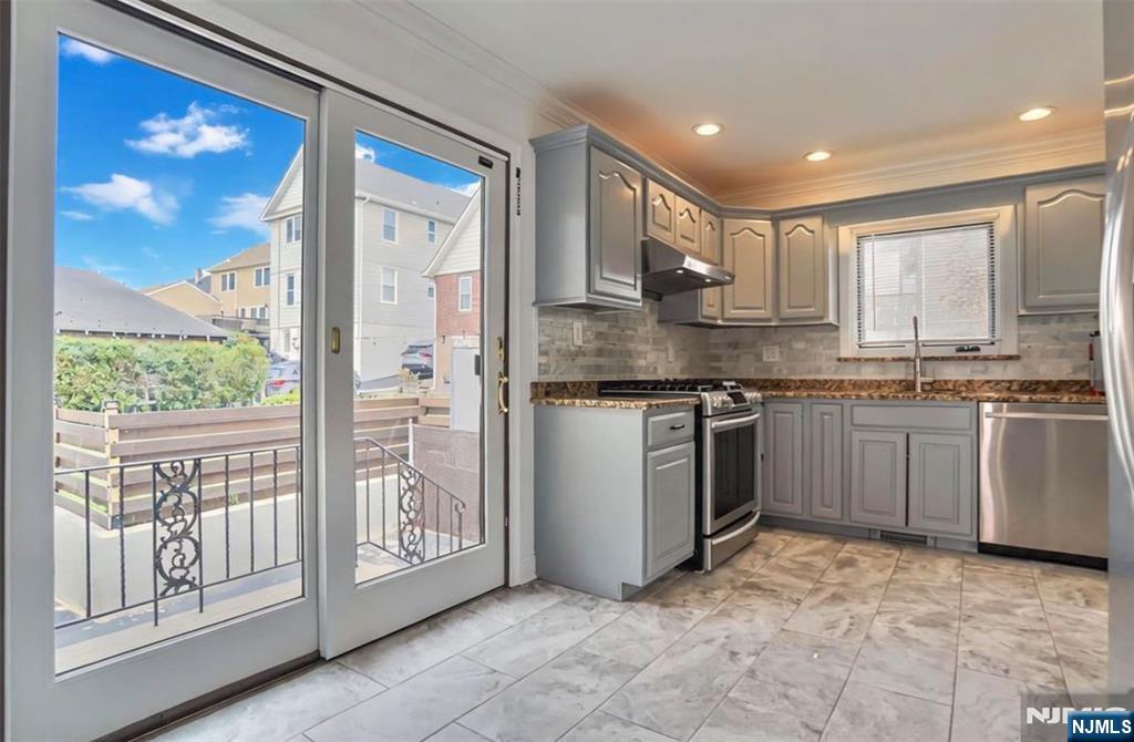 662 Teneyck Avenue - Photo 1