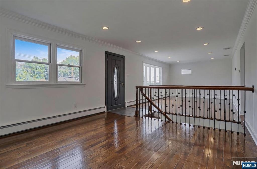 662 Teneyck Avenue - Photo 4