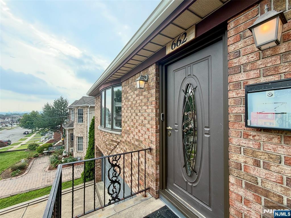 662 Teneyck Ave, Lyndhurst, NJ 07071