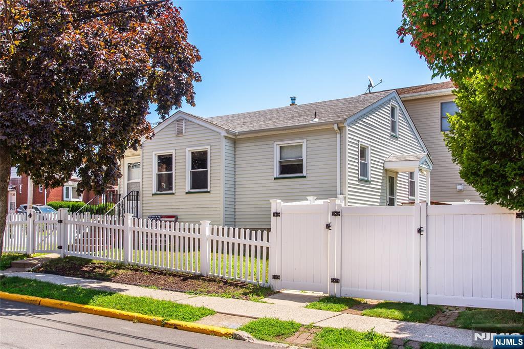 517 1st St, Carlstadt, NJ 07072