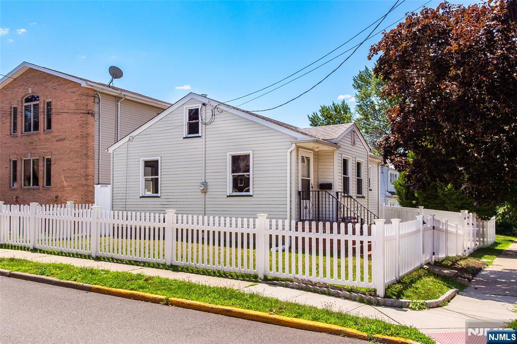 517 1st St, Carlstadt, NJ 07072
