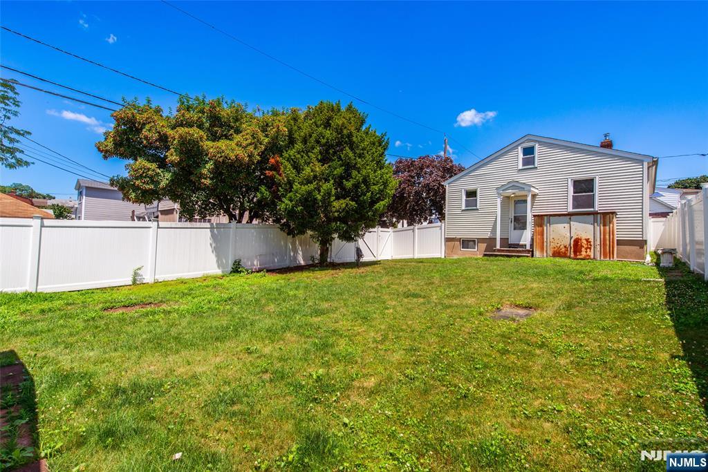 517 1st St, Carlstadt, NJ 07072