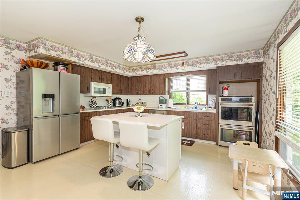 319 Winifred Drive - Photo 3