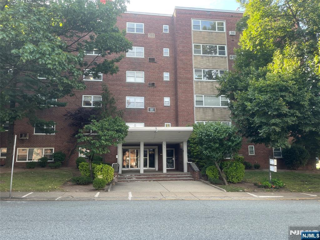 1575 Center Avenue 4F - Photo 1