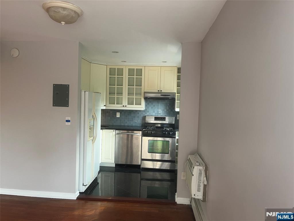 1575 Center Avenue 4F - Photo 3