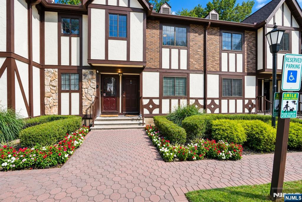 1806 Faulkner Court - Photo 1