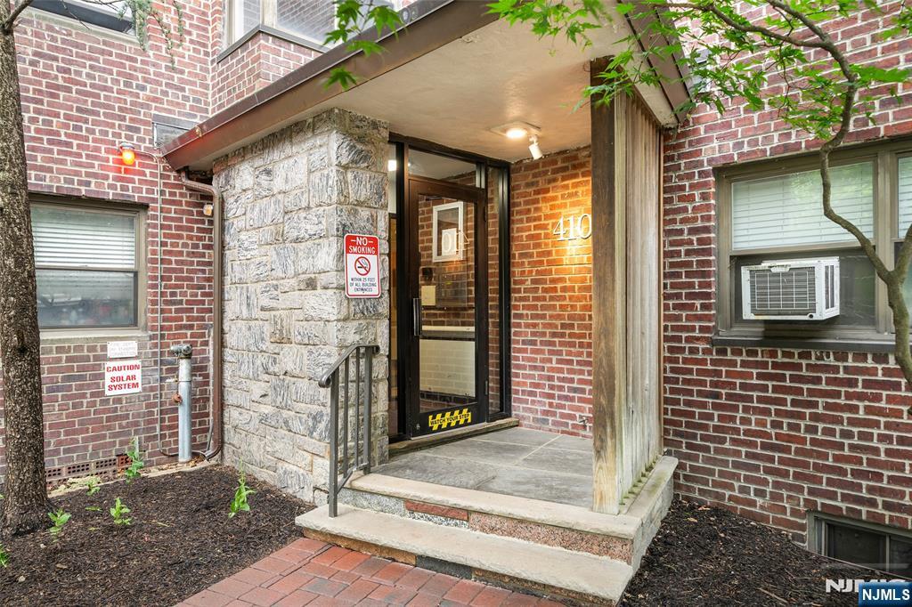 410 Park Place 4B - Photo 2