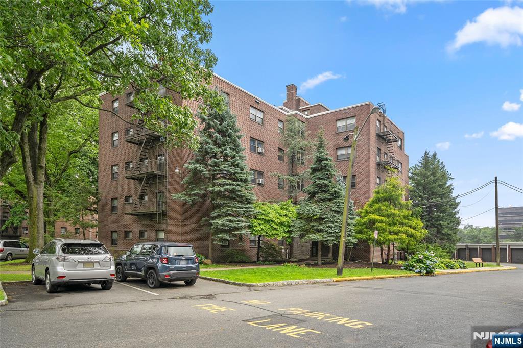 410 Park Pl #4B, Fort Lee, NJ 07024