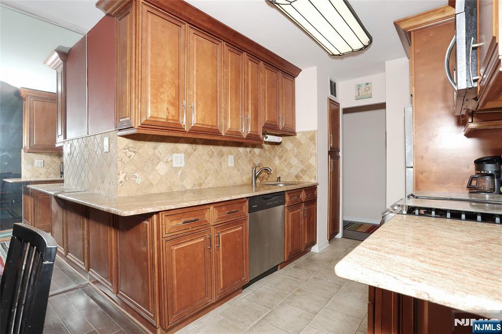 6040 Boulevard 8H - Photo 2