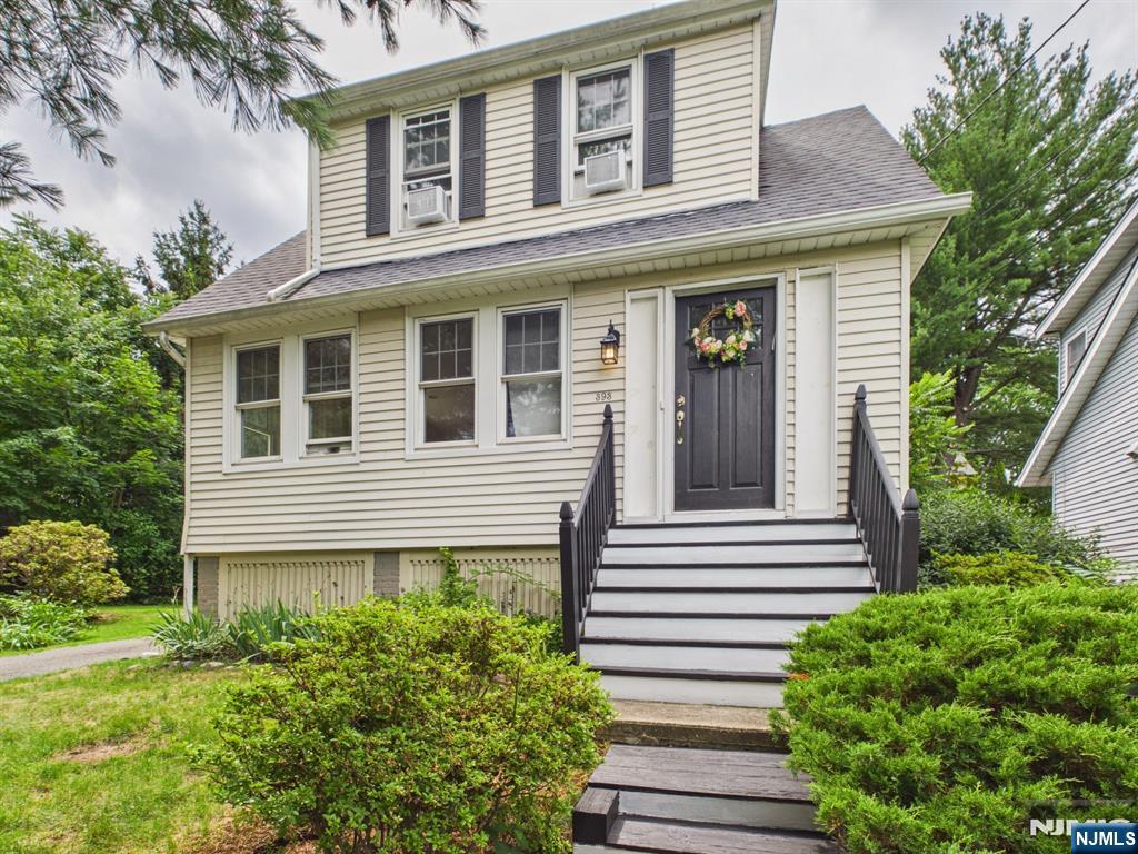 Homes for sale in Wyckoff, NJ | 393 Kingston St, Wyckoff, NJ 07481 | MLS# 26025810