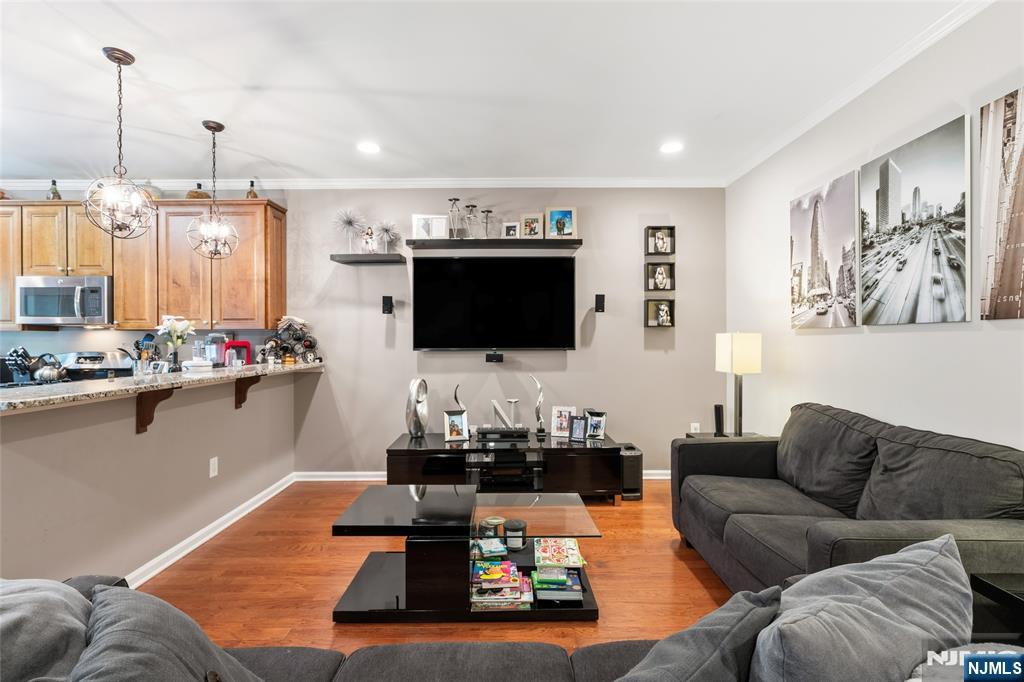 3rd image of 18 Bahr Cir, Verona, NJ 07044 | MLS# 26025827