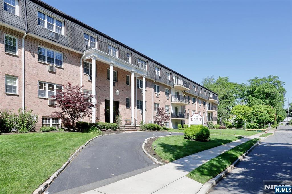 550 Fairview Ave #302, Westwood, NJ 07675