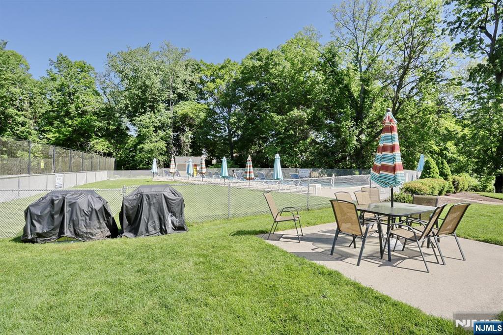 550 Fairview Ave #302, Westwood, NJ 07675