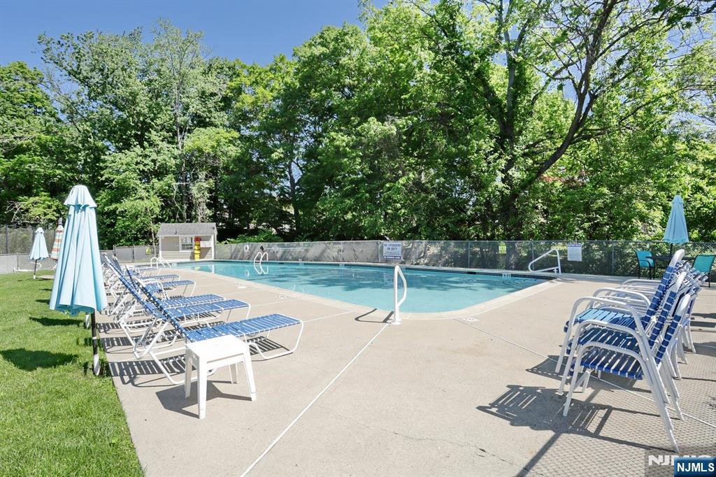 550 Fairview Ave #302, Westwood, NJ 07675