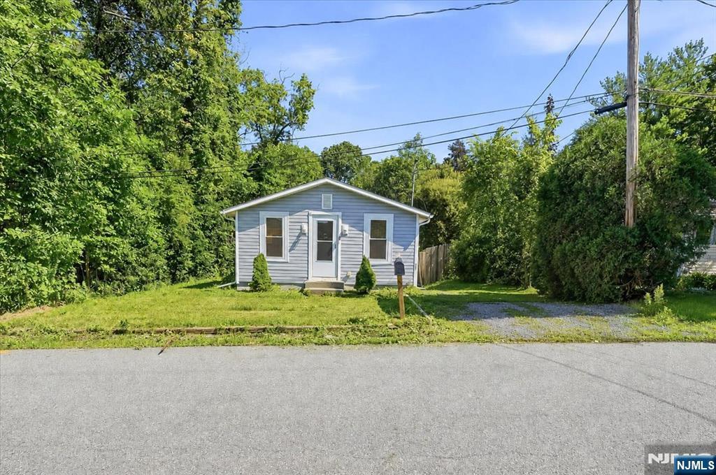 8 Madelyn Avenue - Photo 1