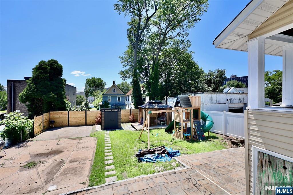 233 Hamilton Pl, Hackensack, NJ 07601