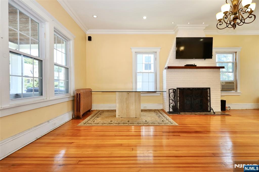 233 Hamilton Pl, Hackensack, NJ 07601