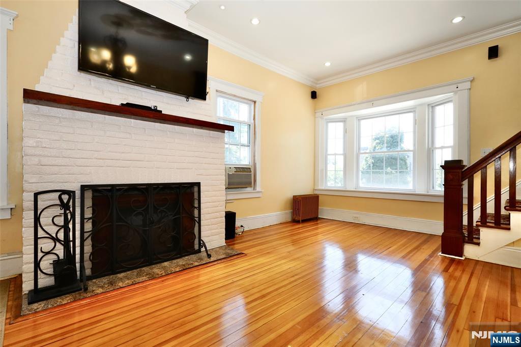 233 Hamilton Pl, Hackensack, NJ 07601