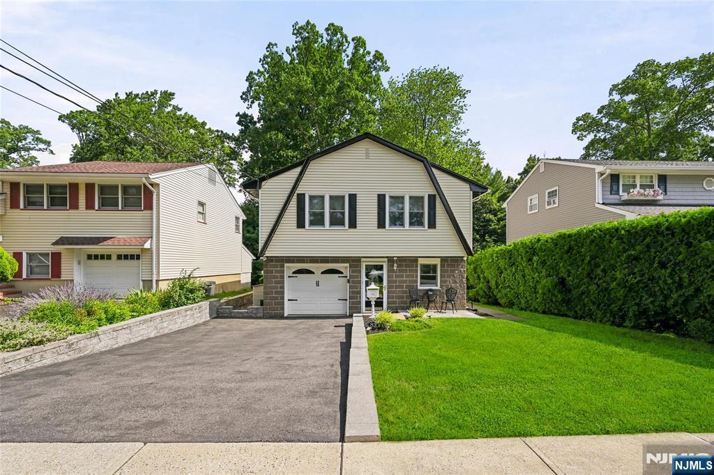 83 Moore Avenue - Photo 1