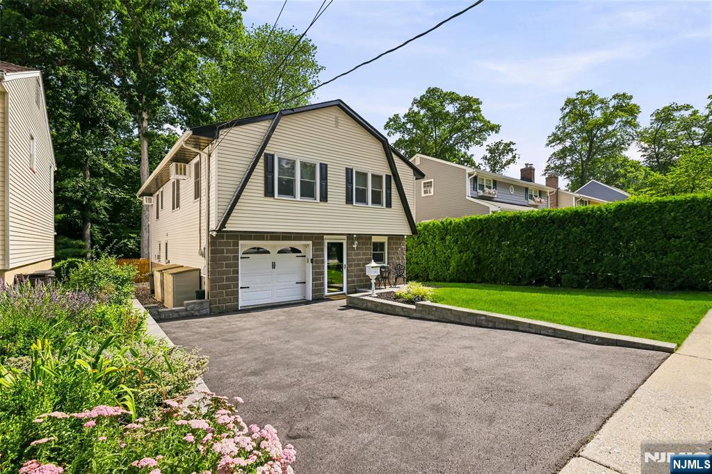 83 Moore Avenue - Photo 2