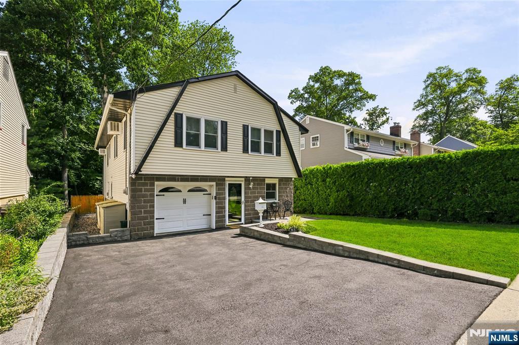 83 Moore Avenue - Photo 3