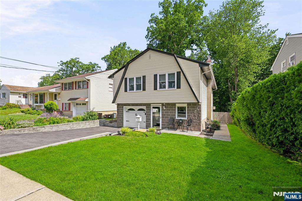83 Moore Avenue - Photo 4