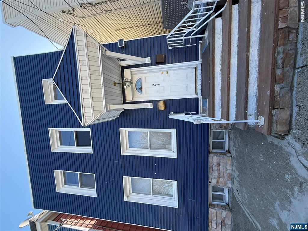 21 Summer Street - Photo 2
