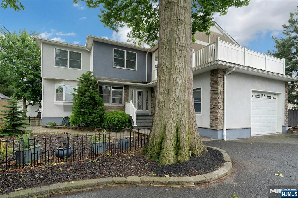 444 Riverside Ave, Lyndhurst, NJ 07071