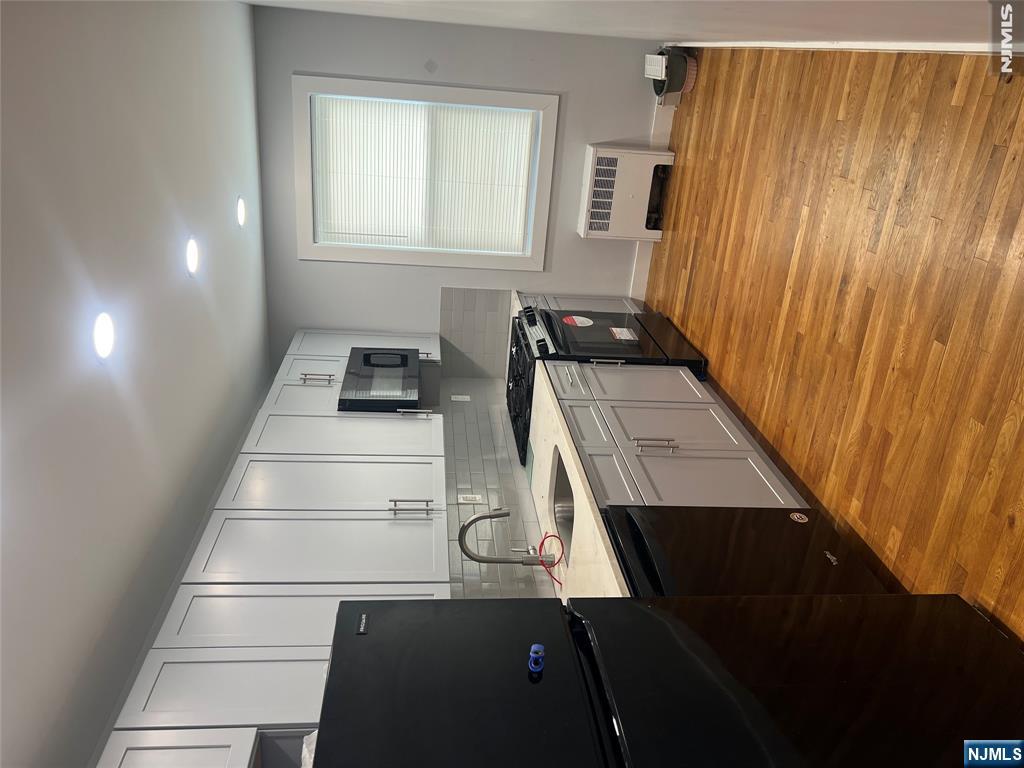 935 Broad Street - Photo 3