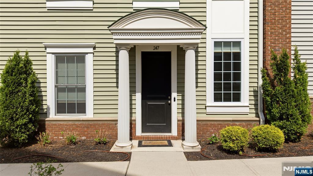 247 Bradley Drive - Photo 3