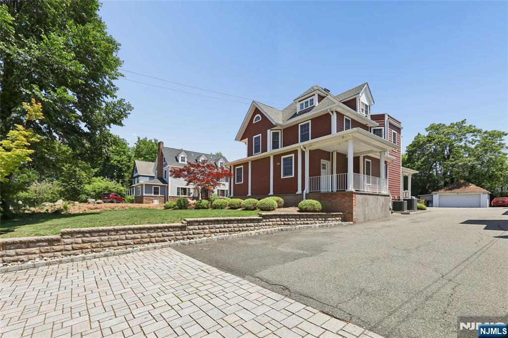 374 Summit Avenue - Photo 1