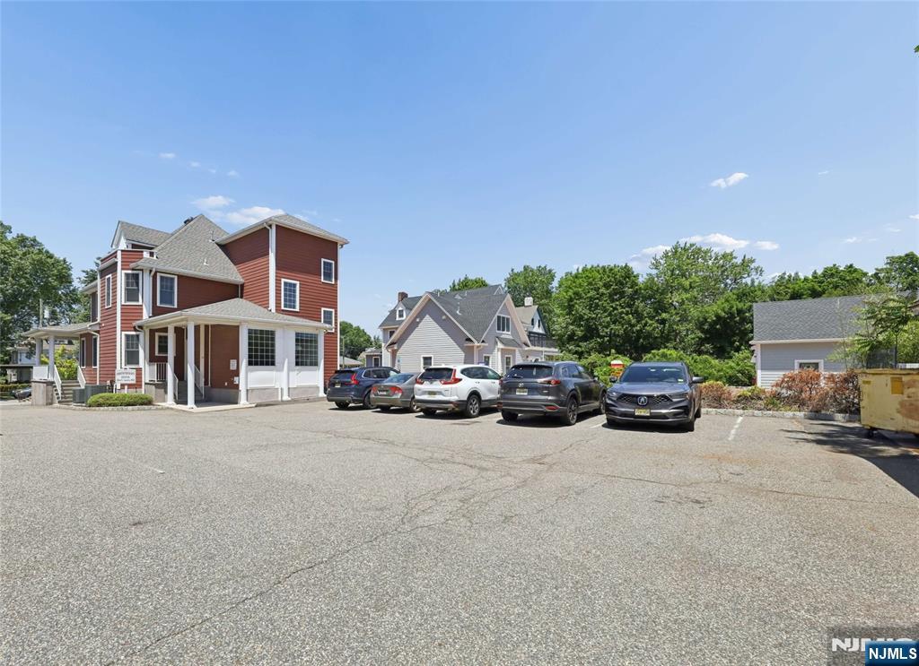 374 Summit Avenue - Photo 2