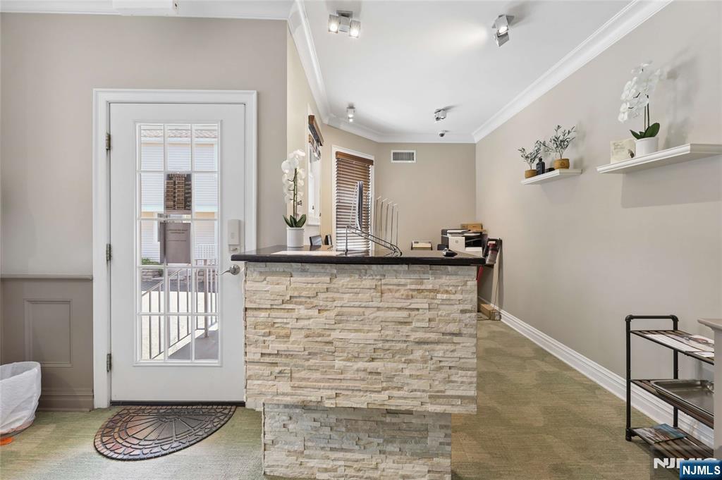374 Summit Avenue - Photo 5